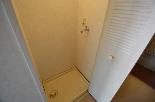 廊下横の室内洗濯機置き場