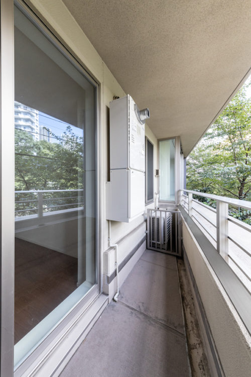 バルコニー、目黒川向き