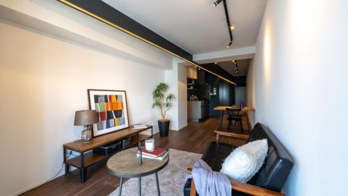 LDKからキッチンエリア、玄関