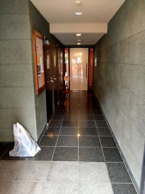 エントランスより共用部