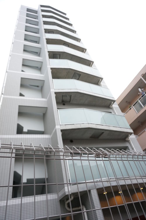 外観、左手より