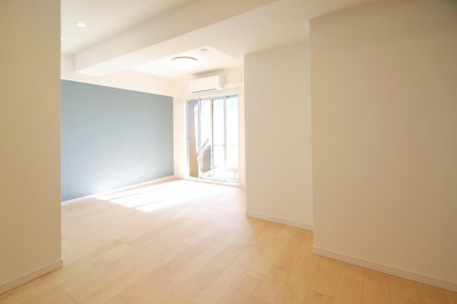 LDK、リノベーションしたばかりのためたいへん綺麗です。