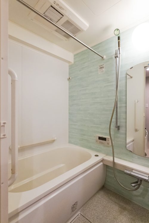 浴室乾燥機付きバスルーム