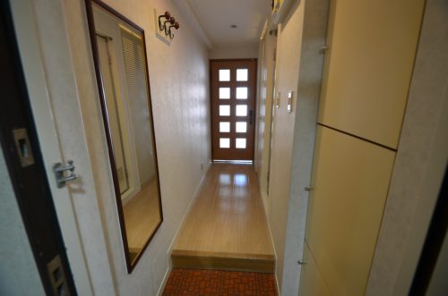 玄関から居室への廊下