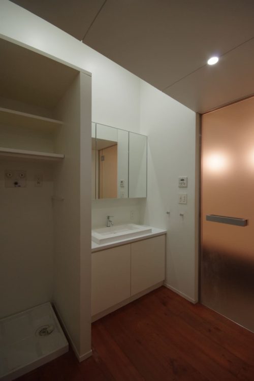 洗面台と室内洗濯機置き場