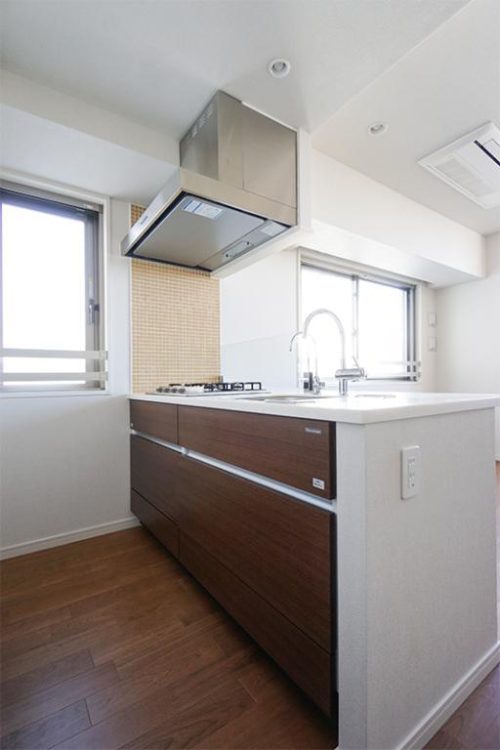 キッチンにも窓があり明るいです