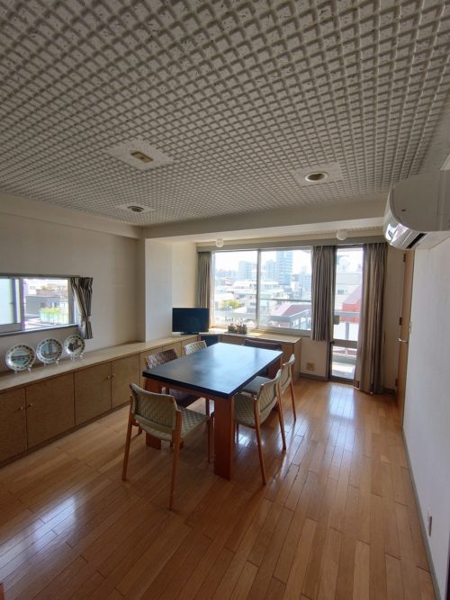 リビンフダイニング、2面採光で風通し良好