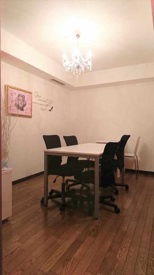 洋室6.6帖、クローゼットでたっぷり収納