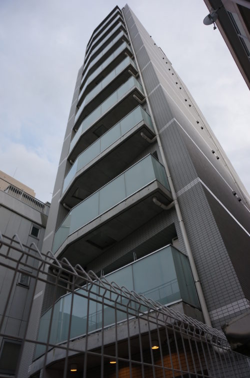 外観、右手より