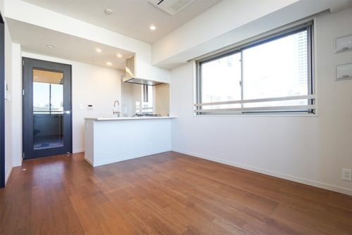 LDKには床暖房、ビルドインエアコン付き