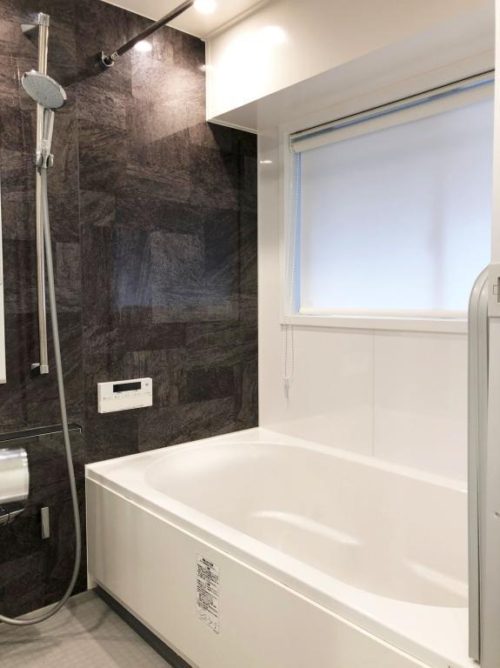 ユニットバス（1416）。追焚機能、浴室乾燥機付き