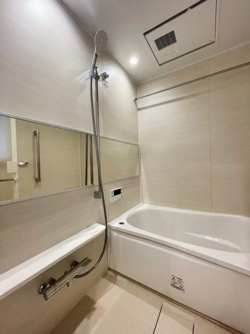 浴室(1216)、追い焚き機能付き