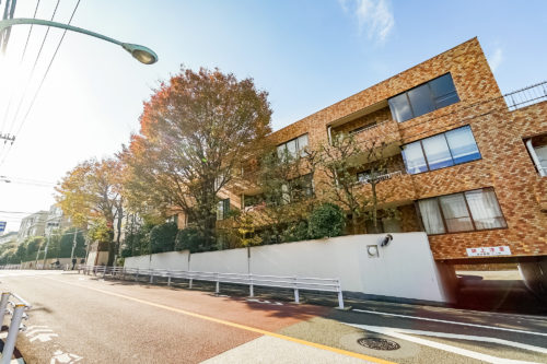 外観、「都立大学駅」徒歩14分、2階部分