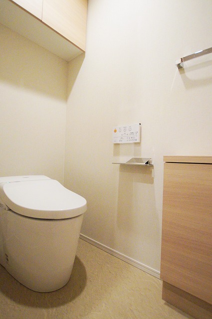 トイレ、温水洗浄便座