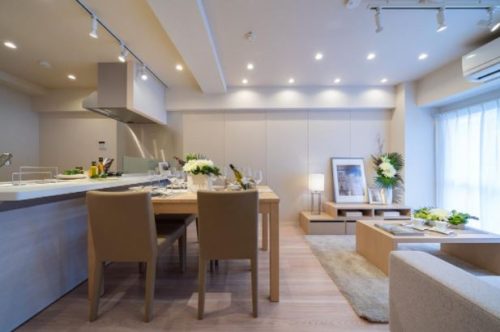 ご家族があつまるLDK、エアコン付き、バルコニー