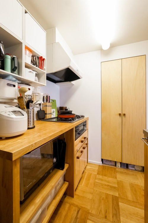 キッチン奥には収納あり