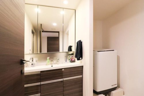 洗面室の独立洗面化粧台