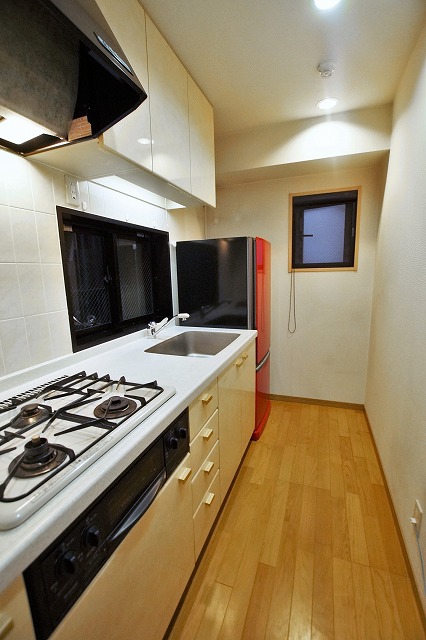 キッチンにも小窓あり