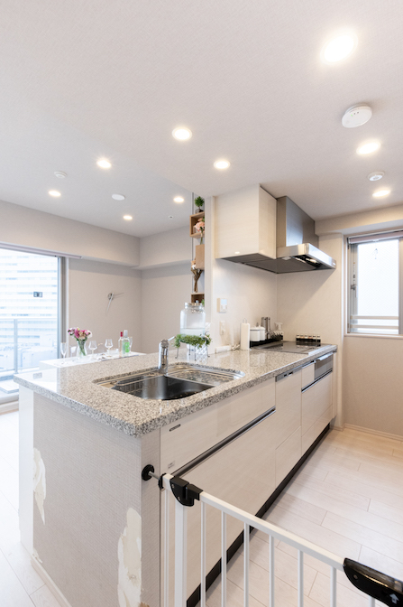 キッチン、収納豊富、窓あり