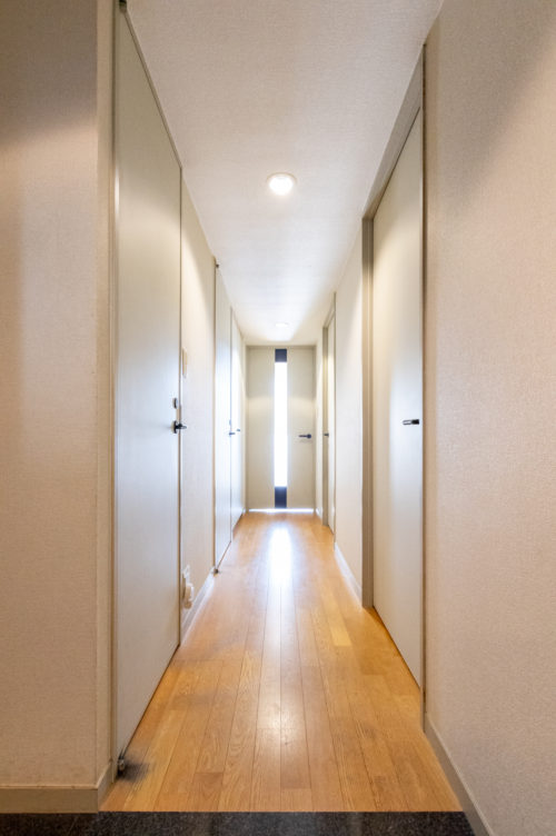 玄関からLDKへの廊下