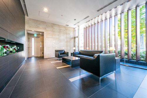 来客とゆっくりくつろげるエントランスホール