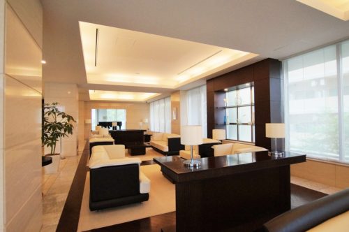 ゆったりとしたなエントランスロビー