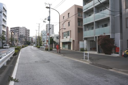 前面道路、戸越銀座商店街徒歩5分