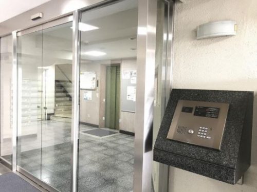 エントランス、オートロック完備
