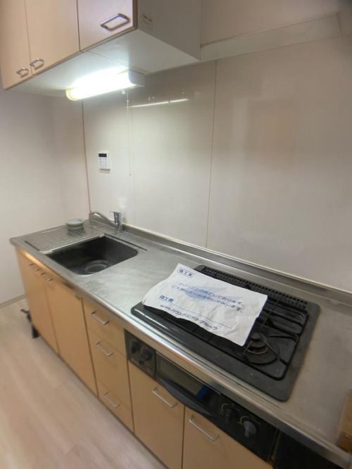 3口ガスコンロつきシステムキッチン