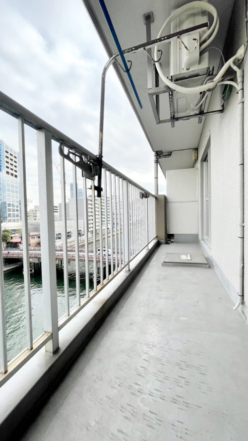 6階の運河をのぞむバルコニー