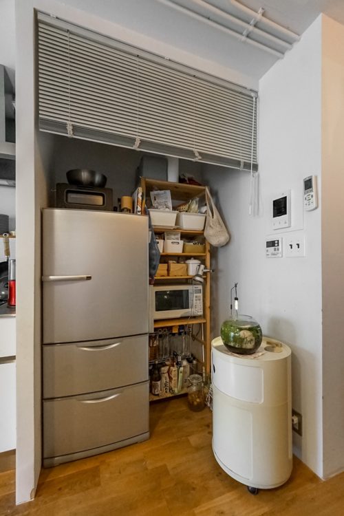 冷蔵庫置場には目隠し付き