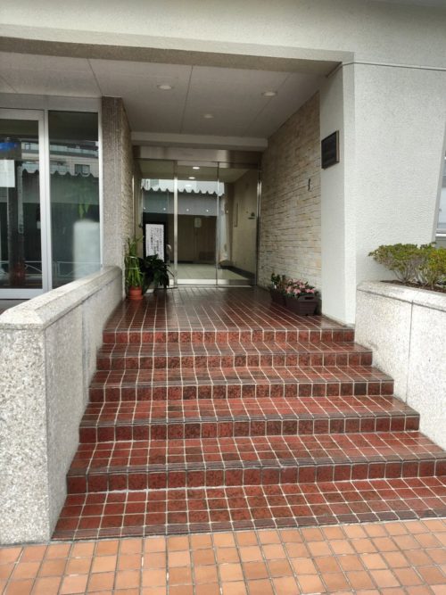 南側エントランス