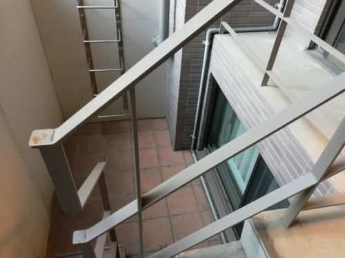 1階からB1階への吹き抜けテラス。十分な広さがあり通風良好です。