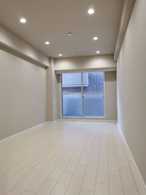 洋室11.2帖、明るい南向き