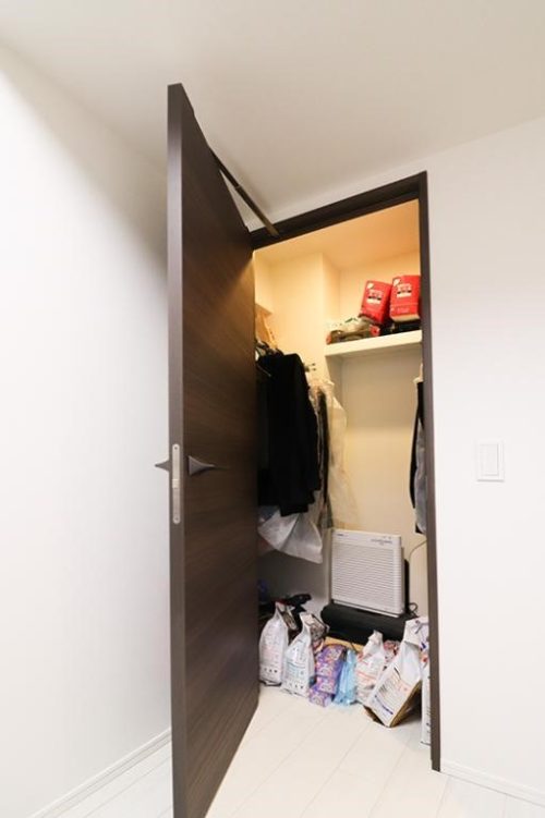 洋室5.3帖のウォークインクローゼット