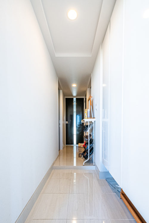 玄関からLDKへの廊下