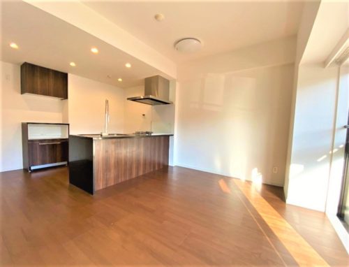 LDK 約12帖、南向きで陽当たり良好