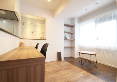 LDK、ヌックカウンター、ガラス棚、リラックススペース、可動棚