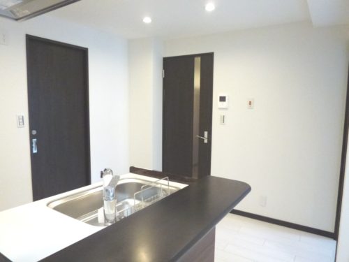 LDKから玄関・トイレへ