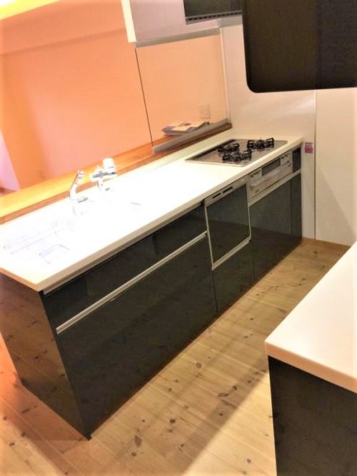 収納豊富なカウンターキッチン