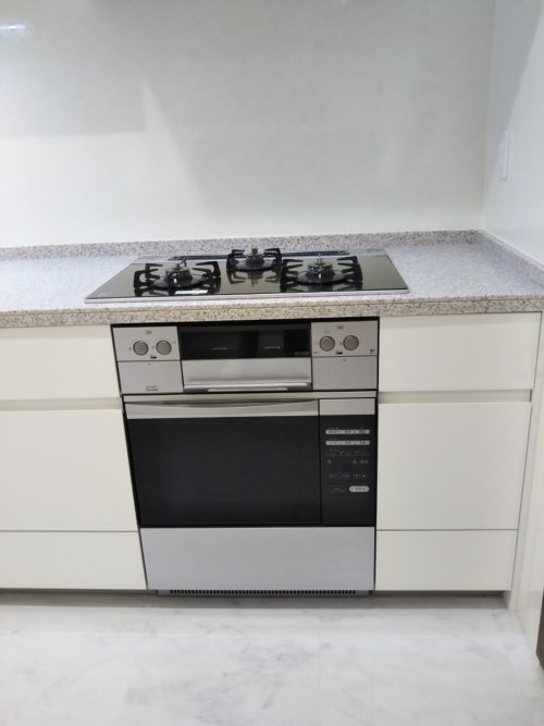 キッチンのコンロ下オーブン