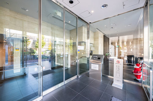 オートロック、TVモニター付きインターホンなど防犯設備が整っています。