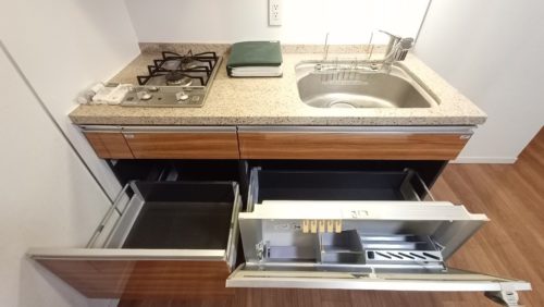 キッチン下にもたっぷり収納