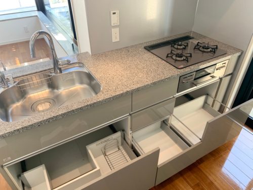 収納力豊富なカウンターキッチン