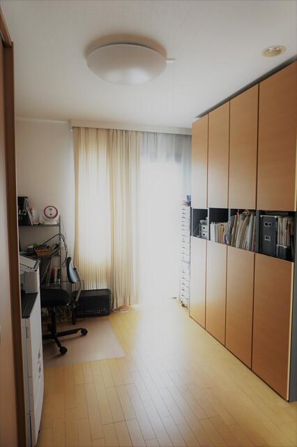 洋室約9.6帖・書斎としても利用可