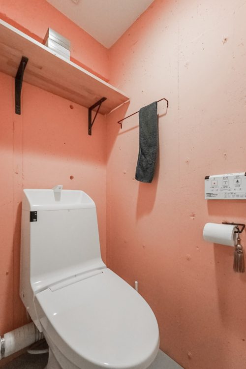 ウォシュレットトイレ、棚付き