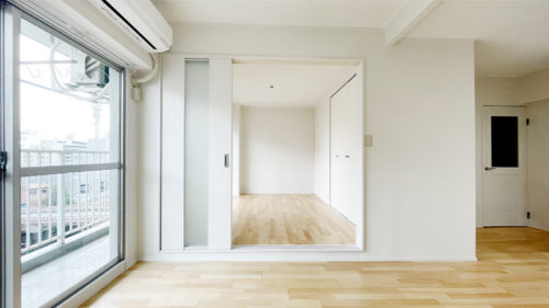 洋室へのスライドドア、開放して広々使用も可能