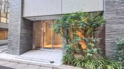 エントランス。宅配ボックスあり。TVモニター付きオートロックなど防犯設備充実。