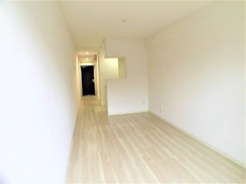 居室からキッチン、廊下、玄関