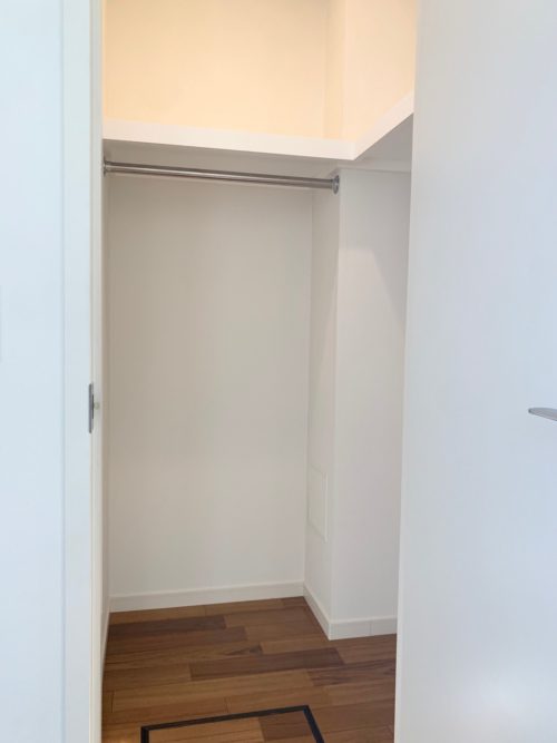 洋室のウォークインクローゼット